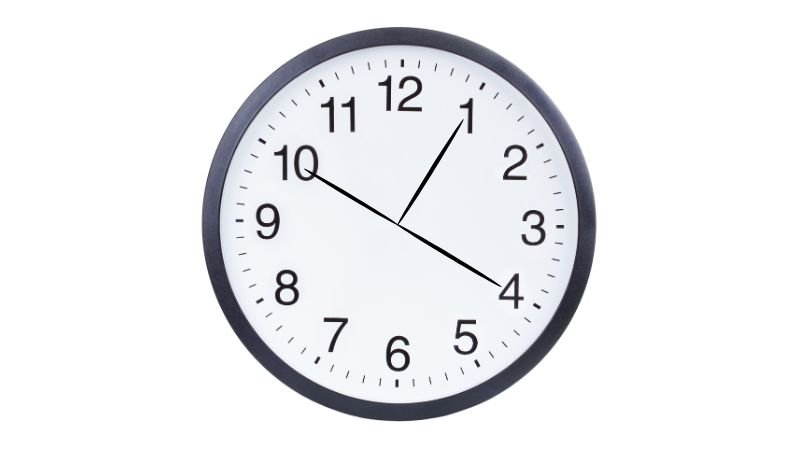 Clock face showing the three times for email batching: 10:00, 1:00 and 4:00. 