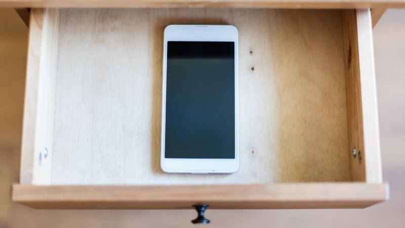 Environment design to reduce phone checking habit