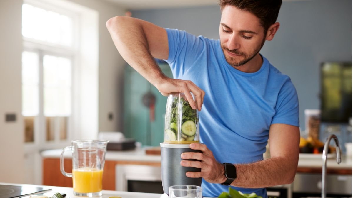Man blending a healthy smoothie, illustrating a healthy morning routine